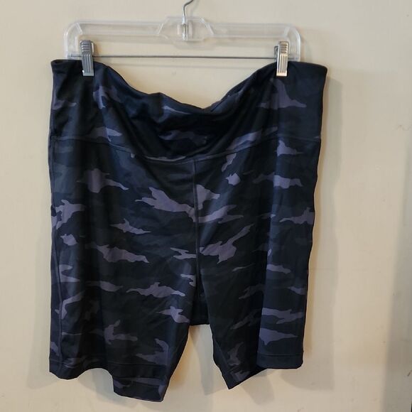 Athleta Black and Gray Camo Shorts 8" Inseam Waist 20.5 Not Stretched Draw Strin - Picture 1 of 5